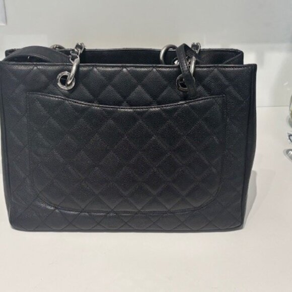 Chanel Tote - Picture 4 of 9